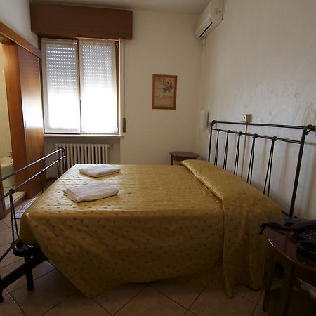 Albergo Tavernetta Castelnuovo del Garda Zewnętrze zdjęcie