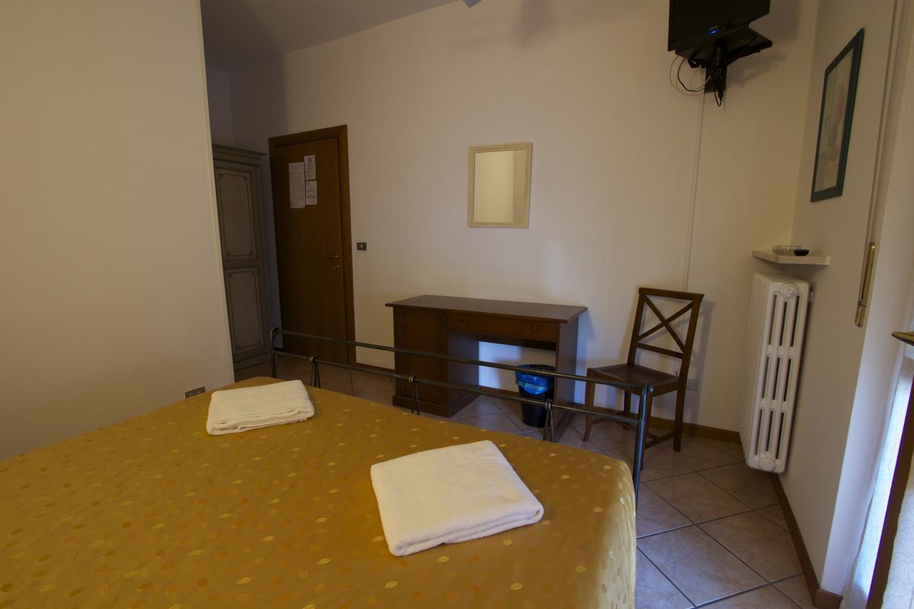 Albergo Tavernetta Castelnuovo del Garda Zewnętrze zdjęcie
