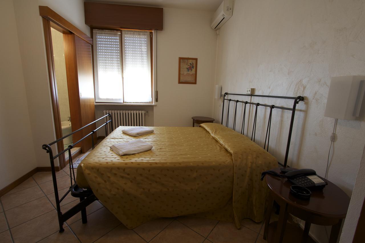 Albergo Tavernetta Castelnuovo del Garda Zewnętrze zdjęcie