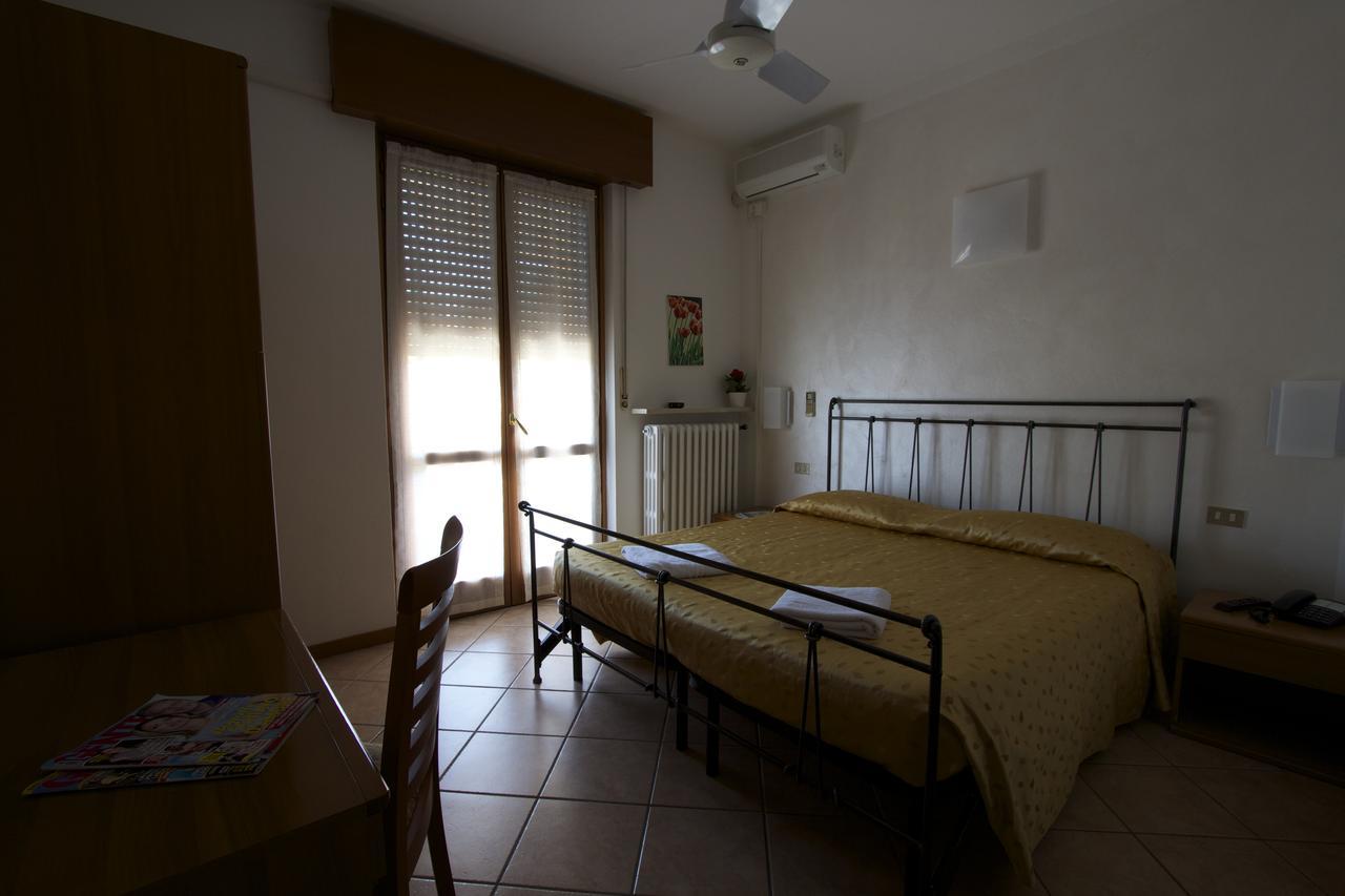 Albergo Tavernetta Castelnuovo del Garda Zewnętrze zdjęcie