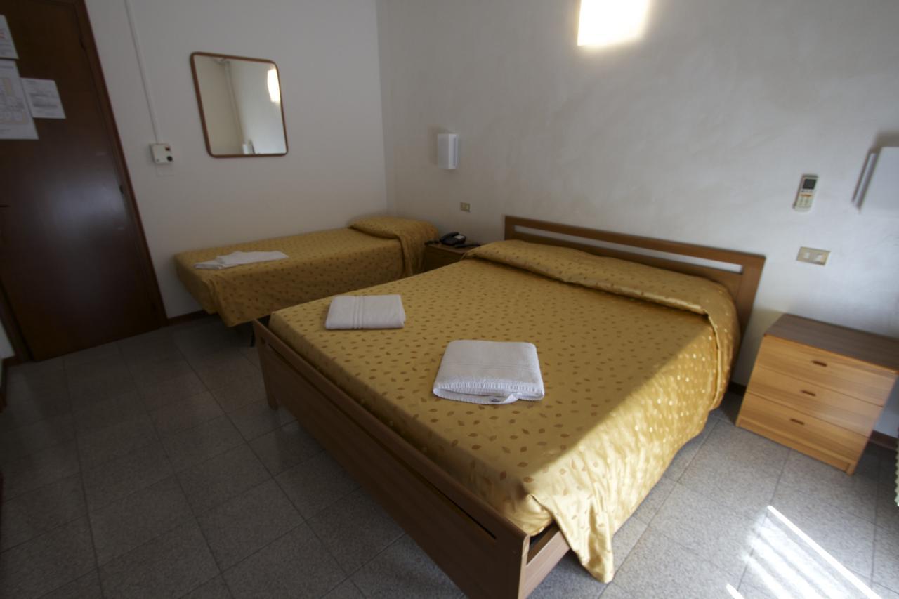Albergo Tavernetta Castelnuovo del Garda Zewnętrze zdjęcie